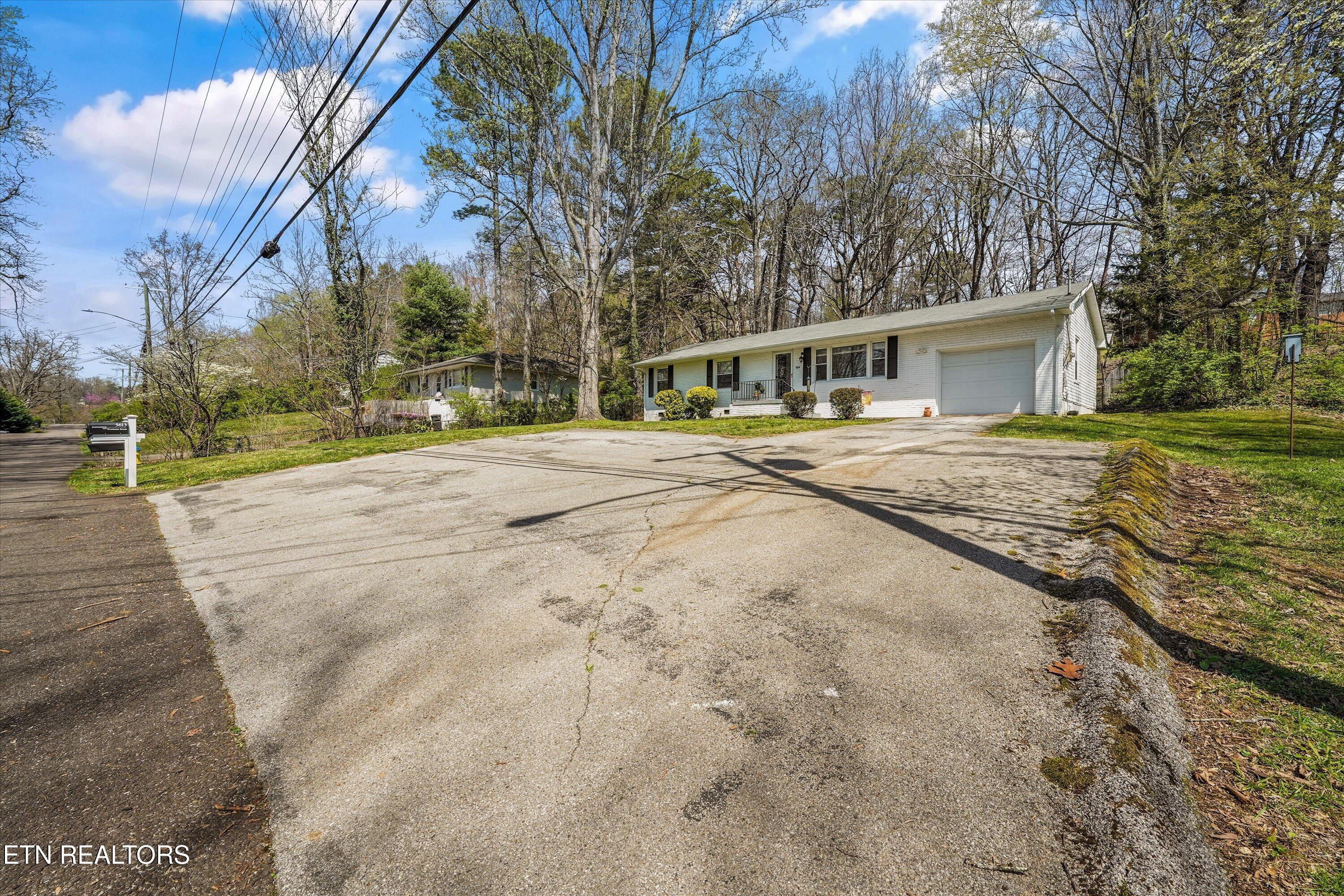 5614 Wassman Road Knoxville, TN 37912 - Photo 3 of 47 04-5614 Wassman Rd 36