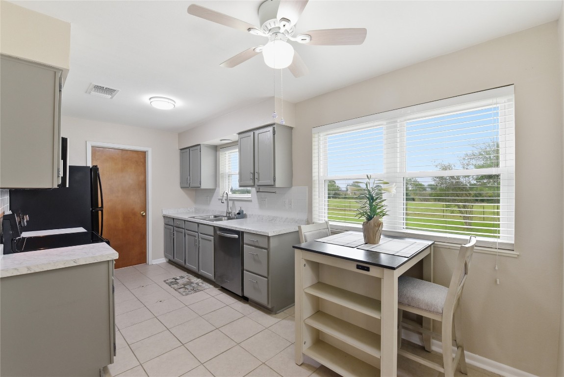 1250 Stockwell Damon, TX 77430 - Photo 19 of 50