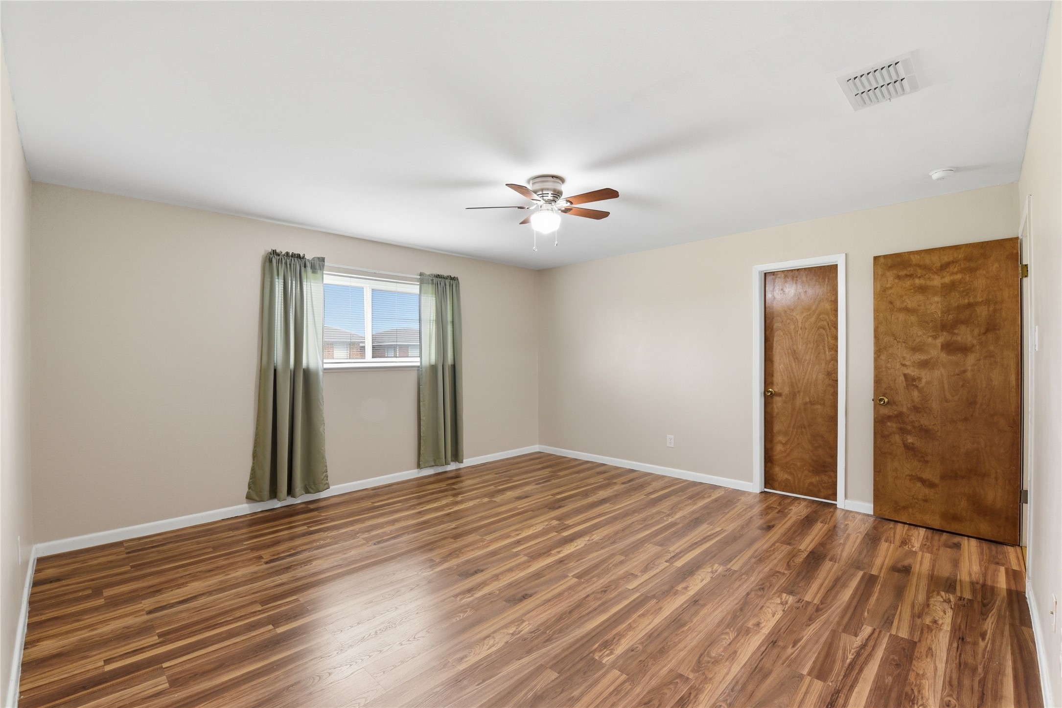 1250 Stockwell Damon, TX 77430 - Photo 36 of 50 Primary Bedroom