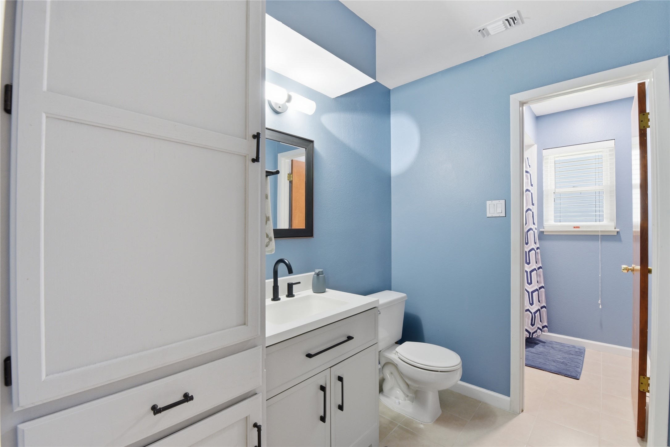 1250 Stockwell Damon, TX 77430 - Photo 46 of 50 Secondary Bathroom