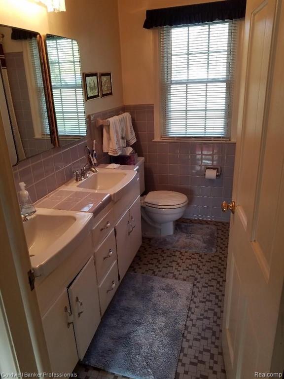 26303 Springland Street Farmington Hills, MI 48334 - Photo 10 of 16