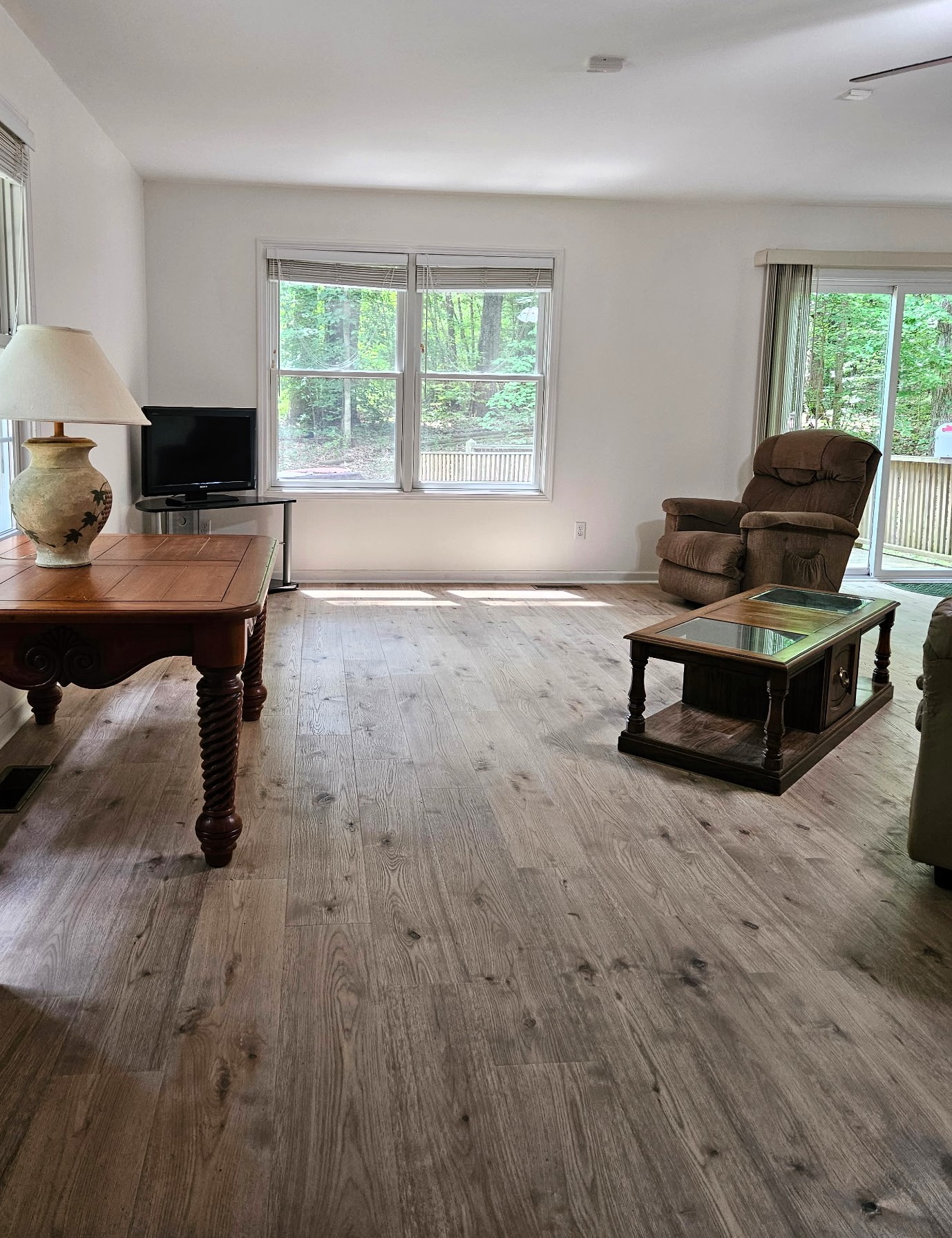 8202 State Highway 69 South Springville, TN 38256 - Photo 23 of 42 a living room with furniture and a window