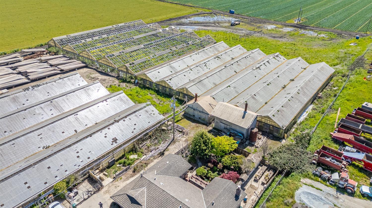 2 Lewis Watsonville, CA 95076 - Photo 38 of 92 a view of a swimming pool with lawn chairs