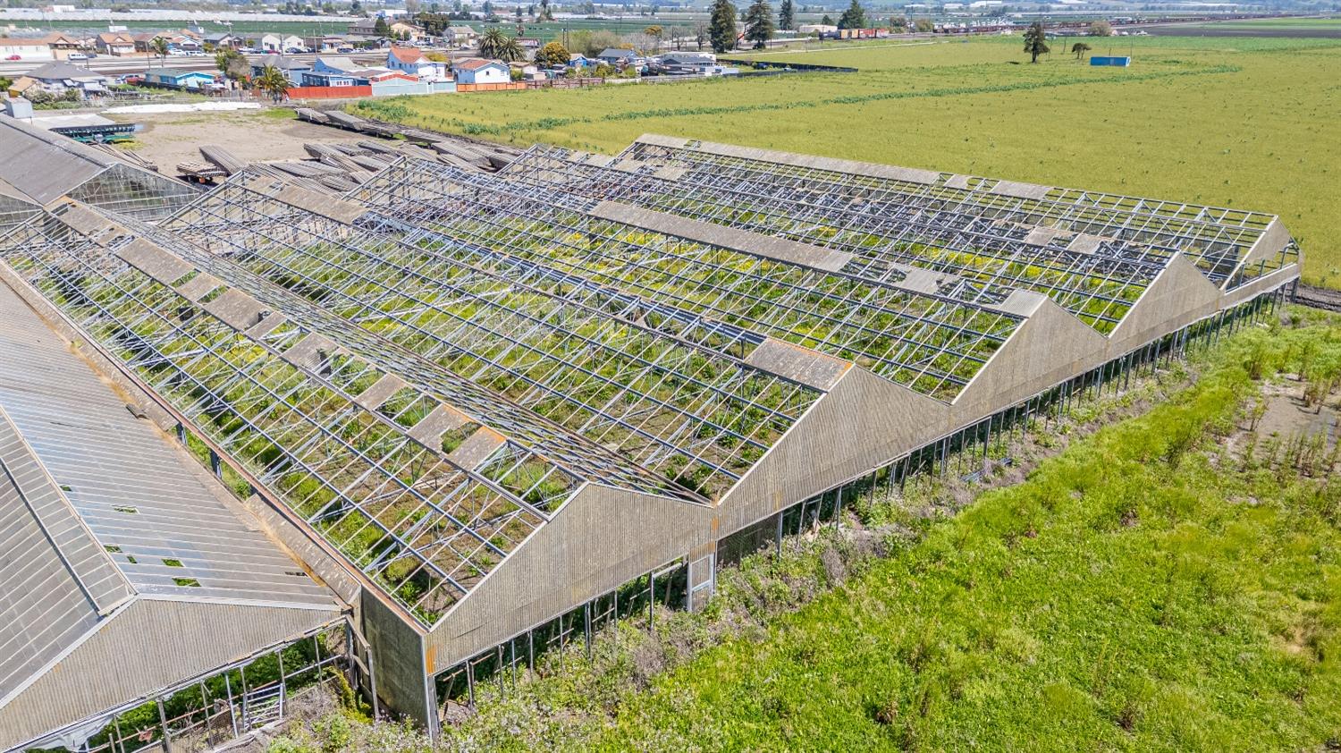 2 Lewis Watsonville, CA 95076 - Photo 41 of 92 a view of a swimming pool with a outdoor space