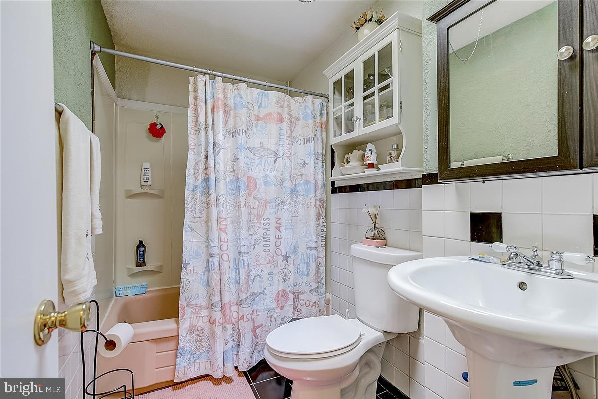 3215 Birch Road Philadelphia, PA 19154 - Photo 22 of 34 main bathroom
