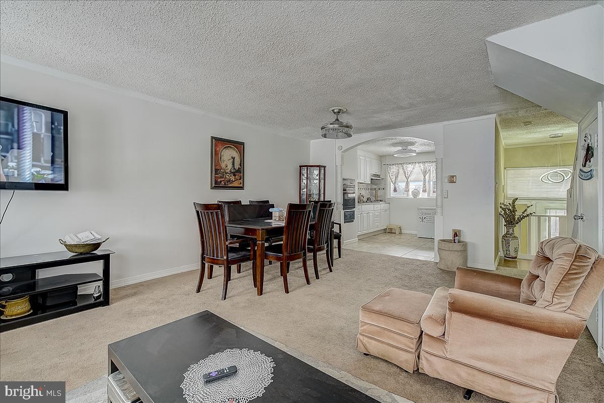 3215 Birch Road Philadelphia, PA 19154 - Photo 8 of 34 living room