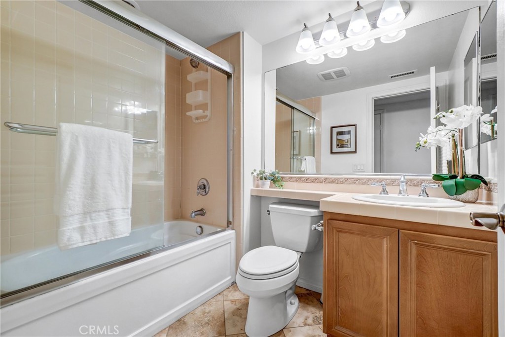 12 Shellprint Court Newport Beach, CA 92663 - Photo 31 of 42 Upstairs Hall Bathroom