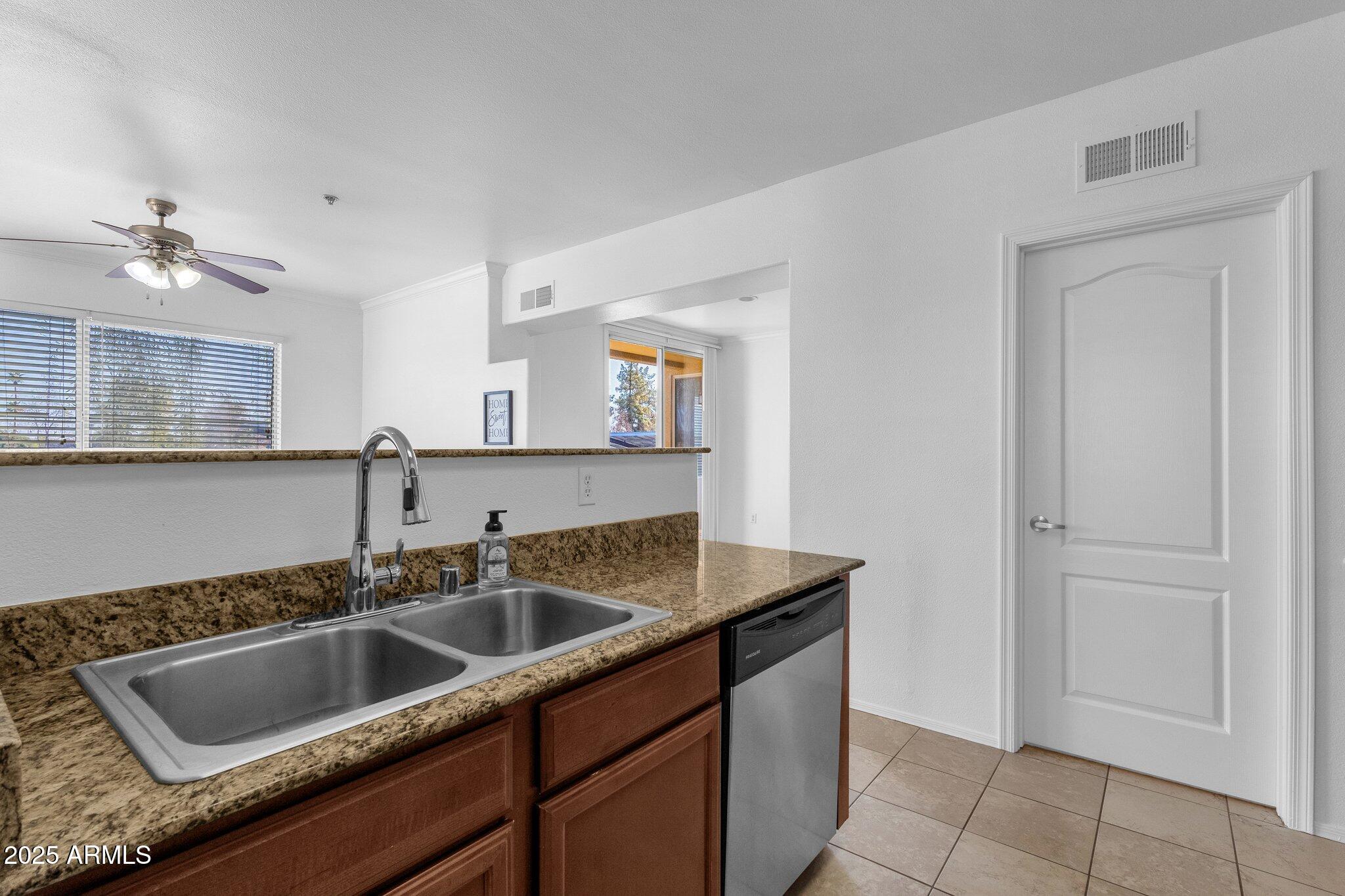 2134 East Broadway Road, Unit 2033 Tempe, AZ 85282 - Photo 9 of 23 Kitchen