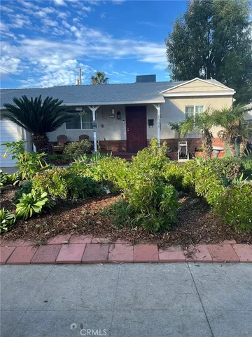 a view of a house with yard and sitting area