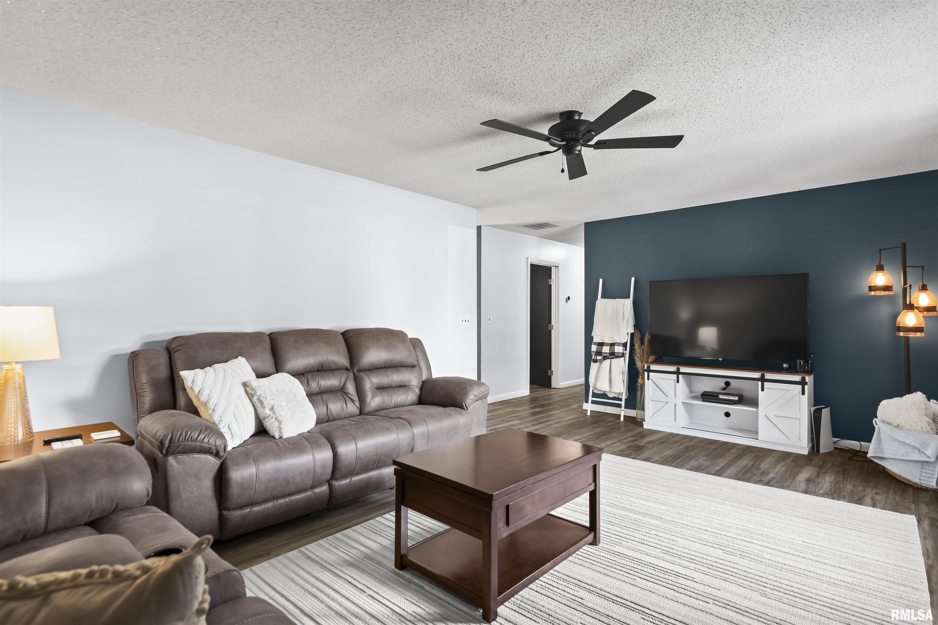14358 Prairie Trail Athens, IL 62613 - Photo 5 of 27 Gallery Image 5