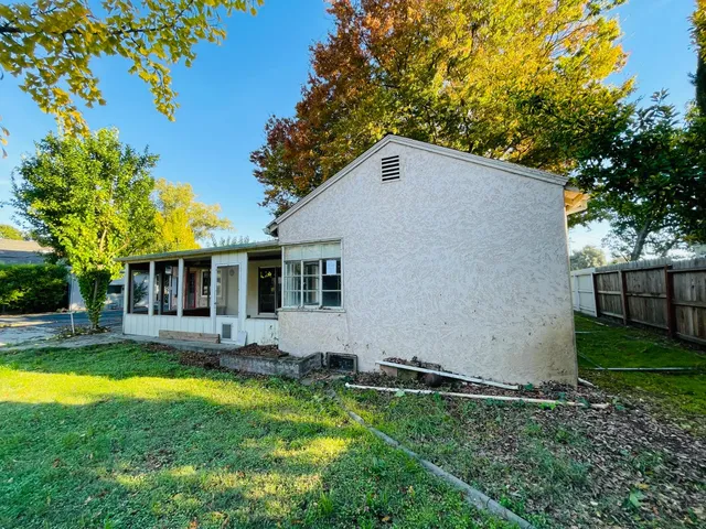 a front view of house with yard and swimming pool