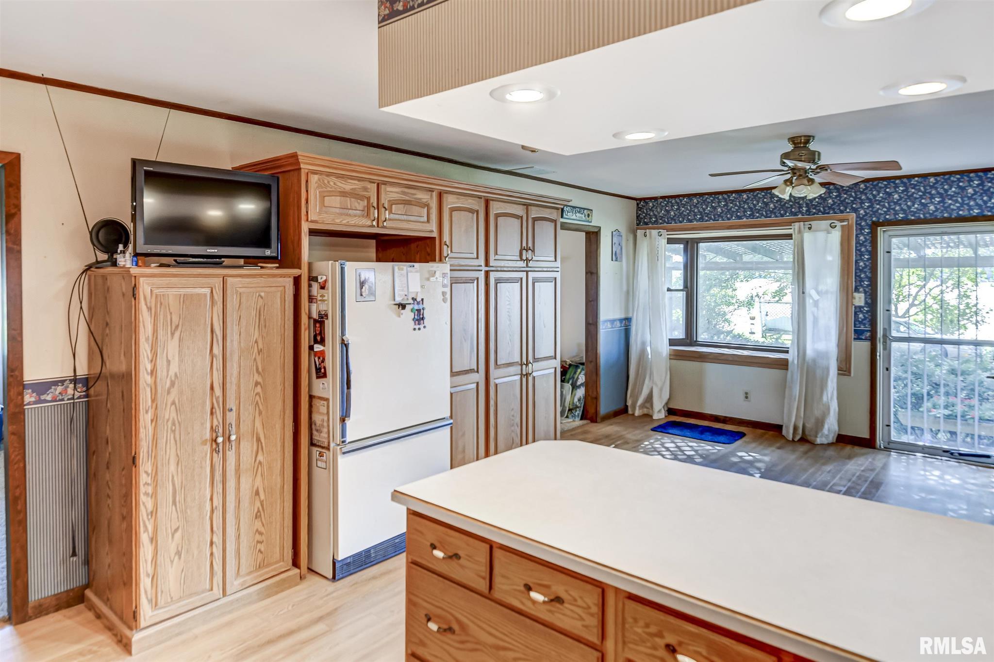 1811 Miller Road Riverton, IL 62561 - Photo 6 of 41 Gallery Image 6