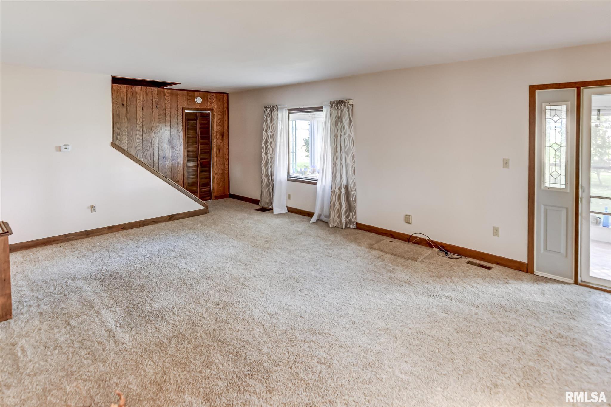 1811 Miller Road Riverton, IL 62561 - Photo 9 of 41 Gallery Image 9