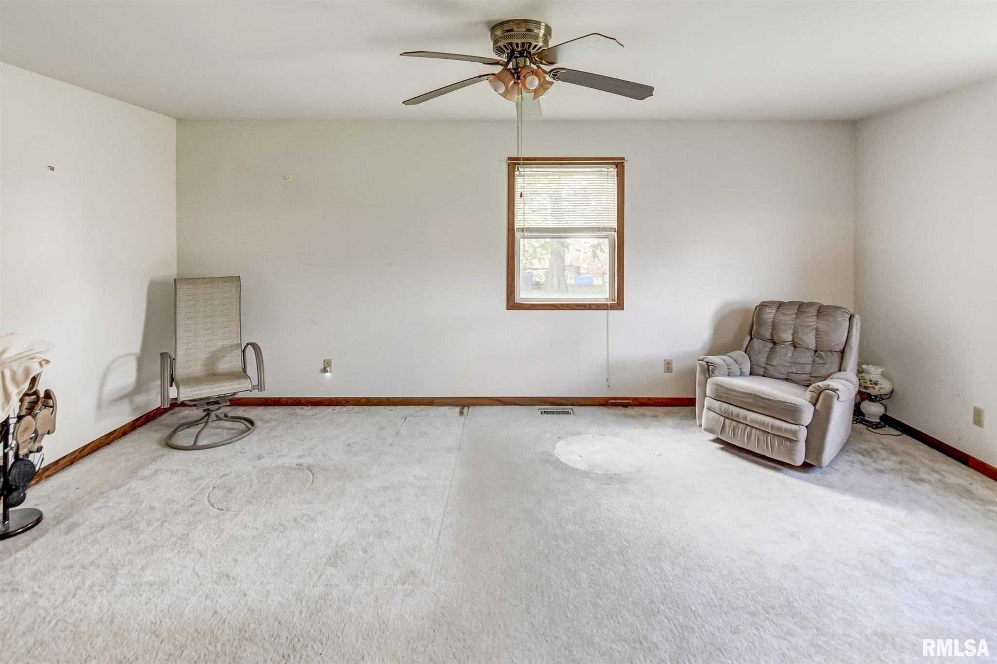1811 Miller Road Riverton, IL 62561 - Photo 10 of 41 Gallery Image 10