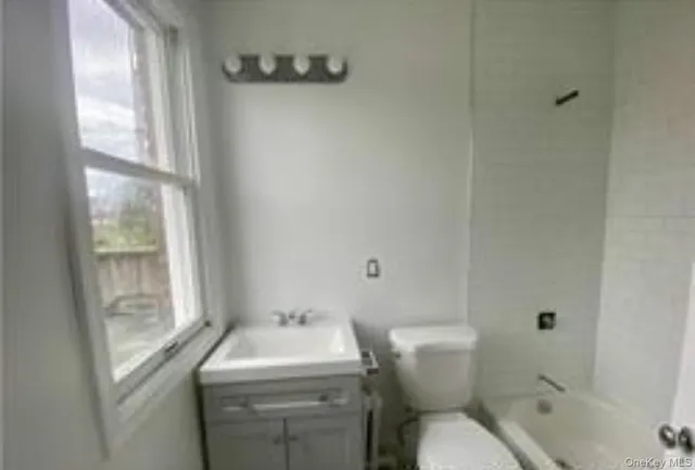$1,800 | 801 East Broadway, Unit C, Long Beach, NY 11561
