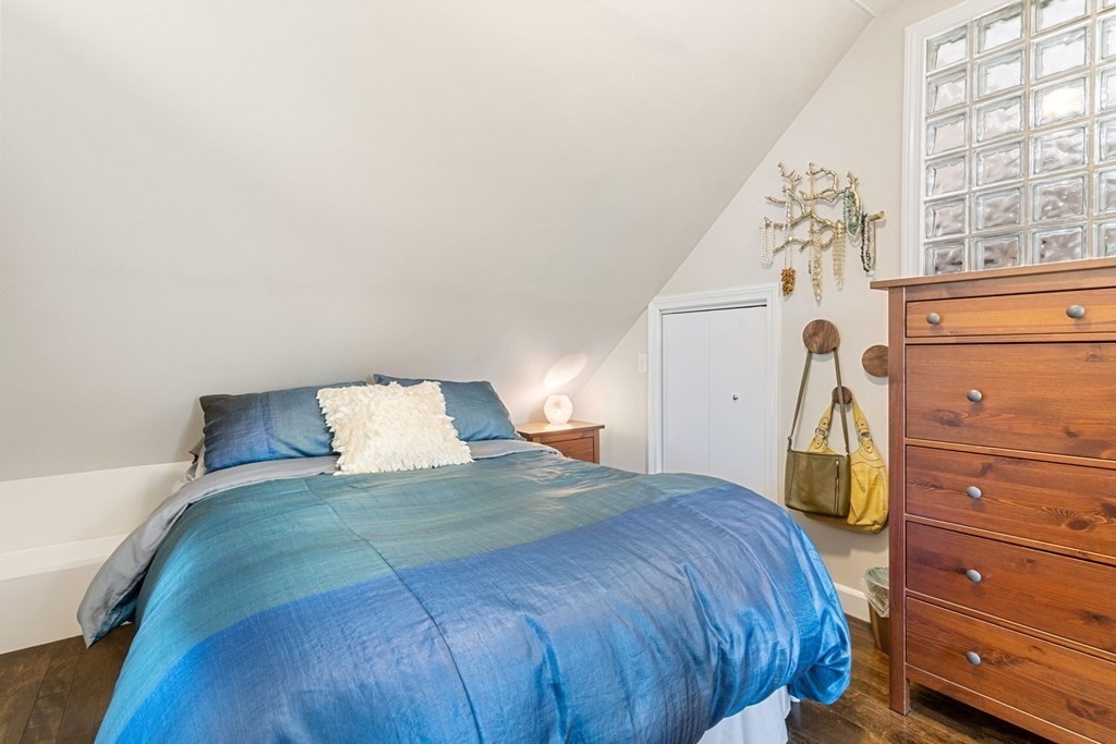 47 R Jamaica Street, Unit 3 Boston, MA 02130 - Photo 10 of 16 a bedroom with a bed and a window