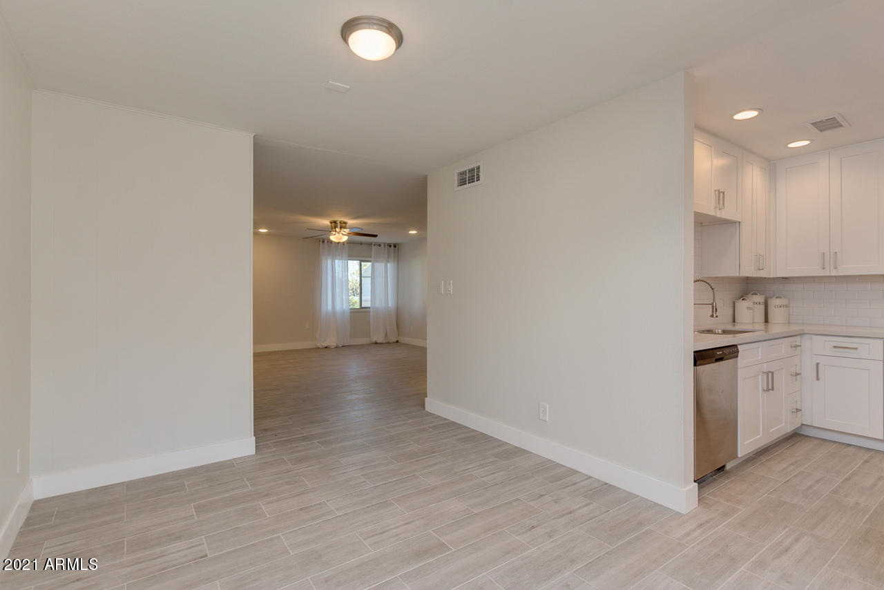 4201 East Camelback Road, Unit 82 Phoenix, AZ 85018 - Photo 5 of 23 11-Camelback