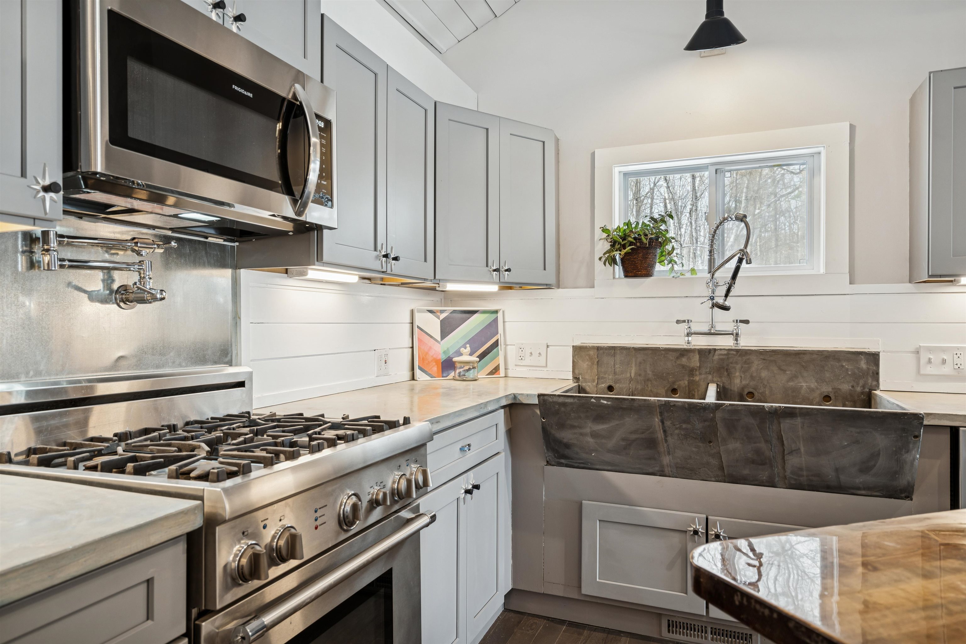 3993 Royalton Hill Road South Royalton, VT 05068 - Photo 24 of 57