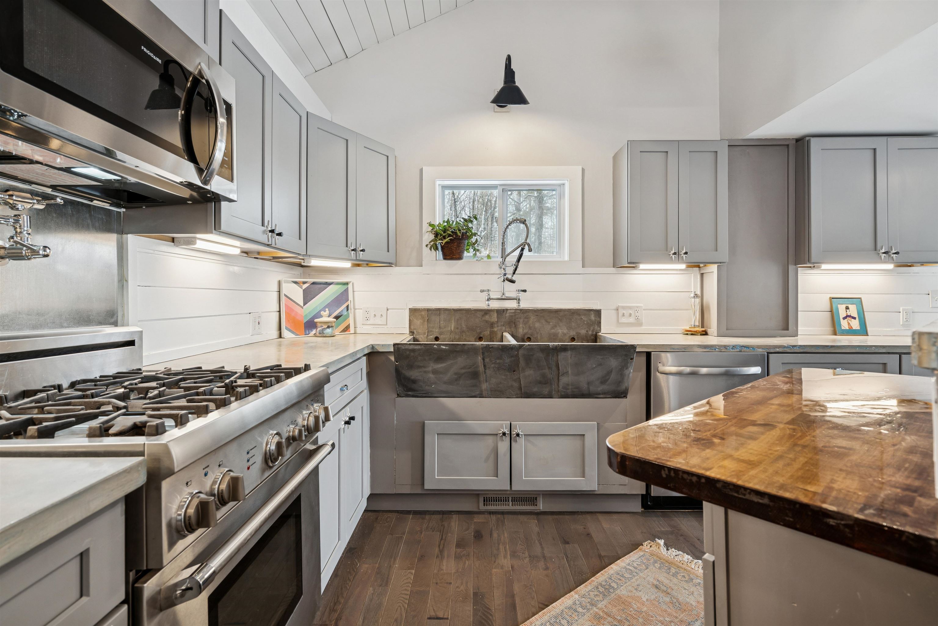 3993 Royalton Hill Road South Royalton, VT 05068 - Photo 25 of 57