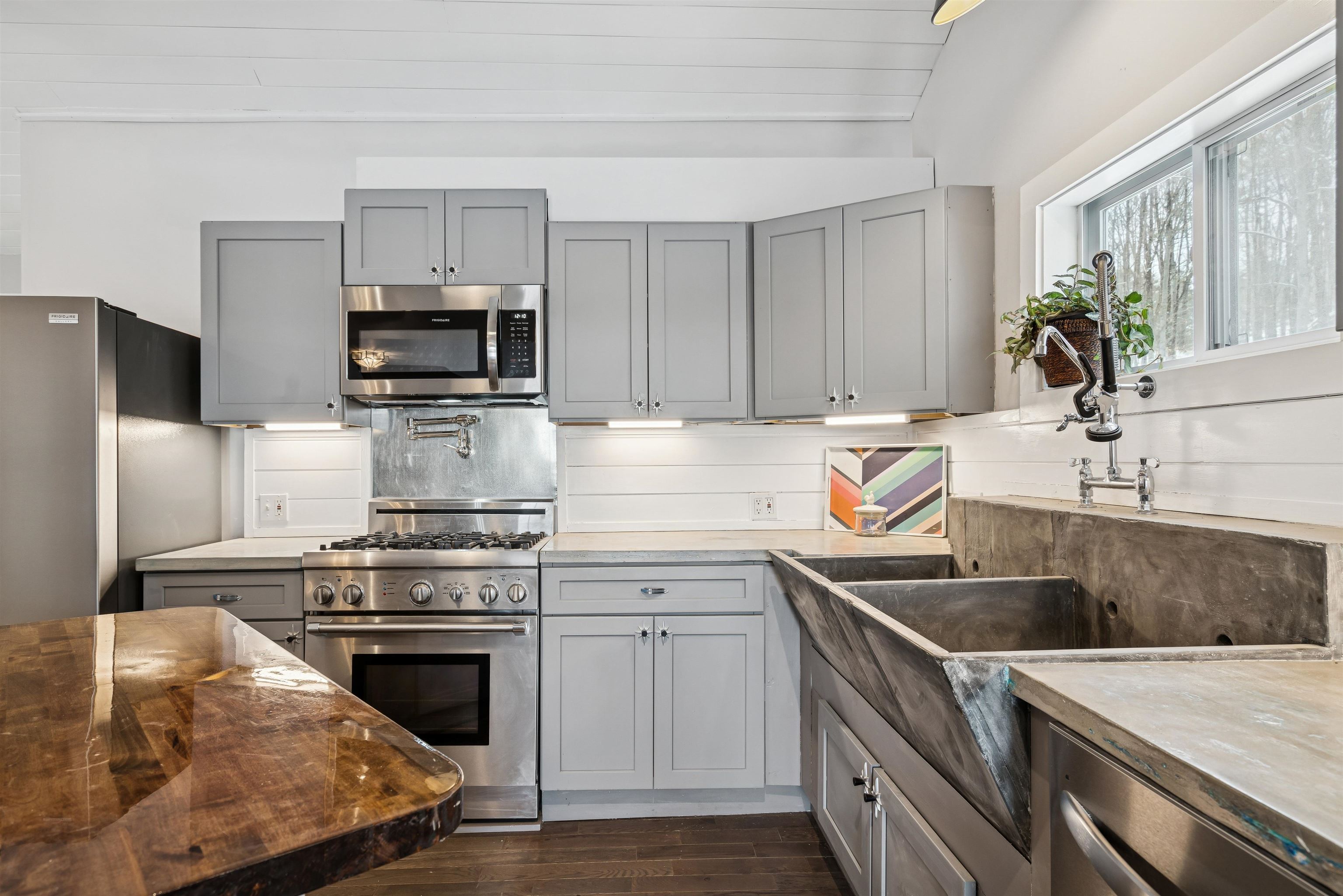 3993 Royalton Hill Road South Royalton, VT 05068 - Photo 27 of 57