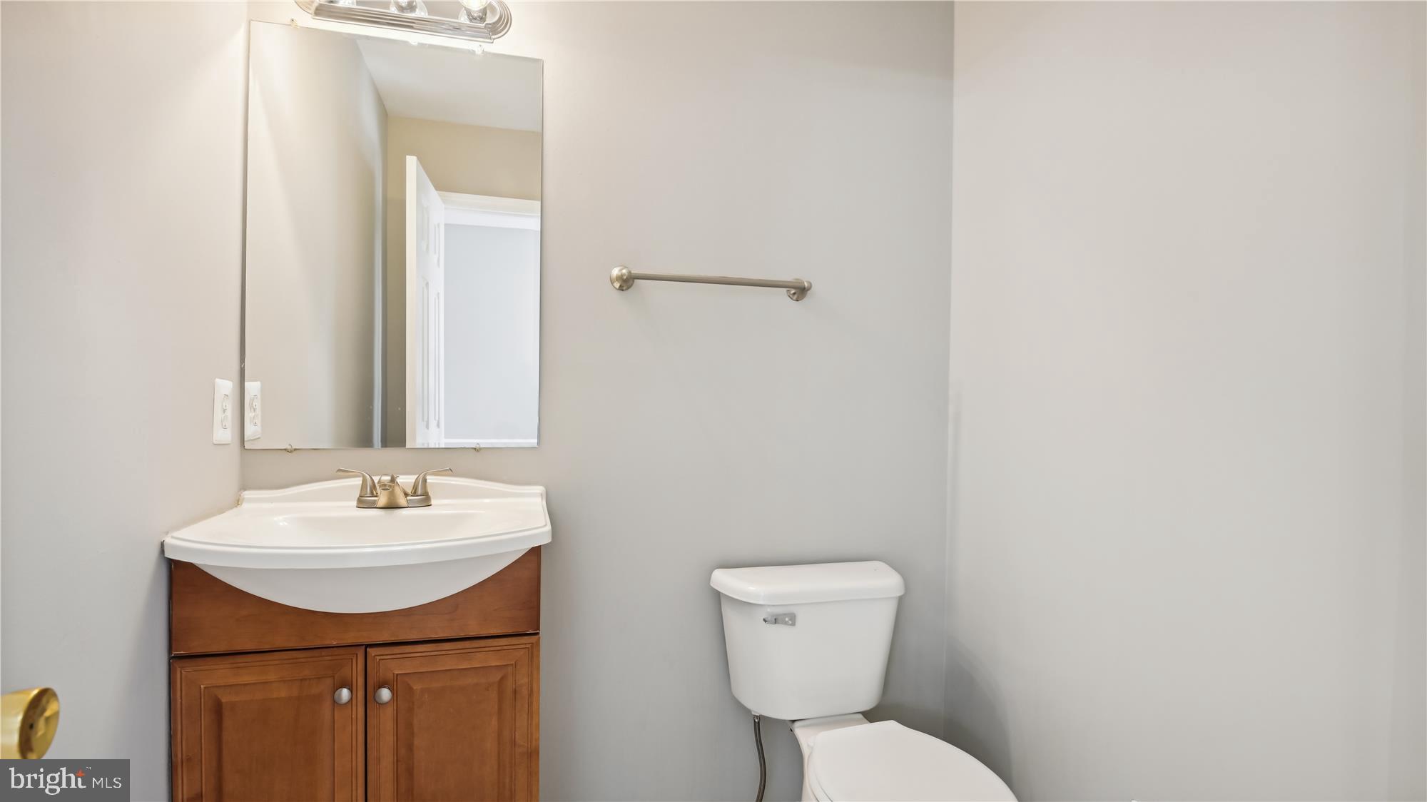 46678 Bartlet Square Sterling, VA 20164 - Photo 12 of 45 Guest Powder Room