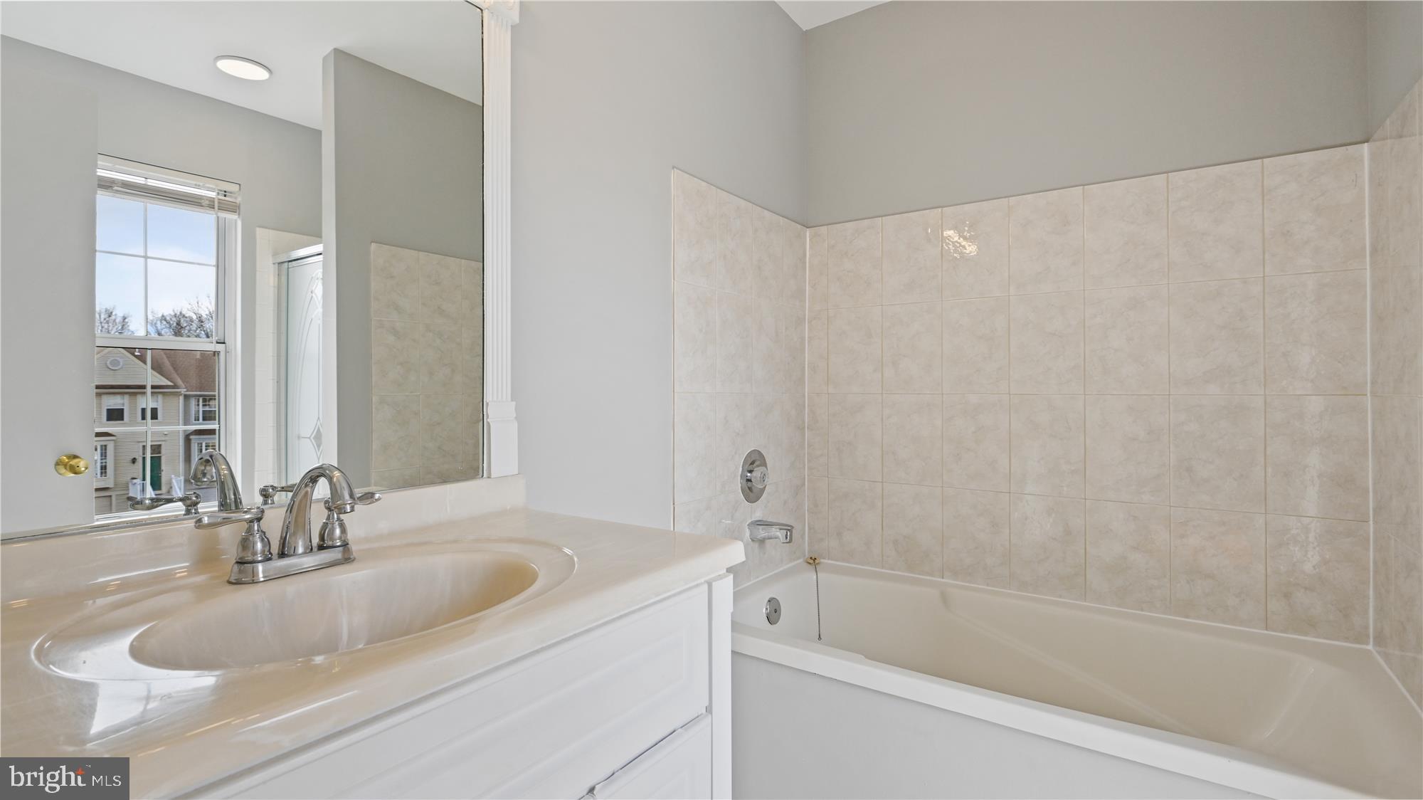 46678 Bartlet Square Sterling, VA 20164 - Photo 17 of 45 Primary Bathroom