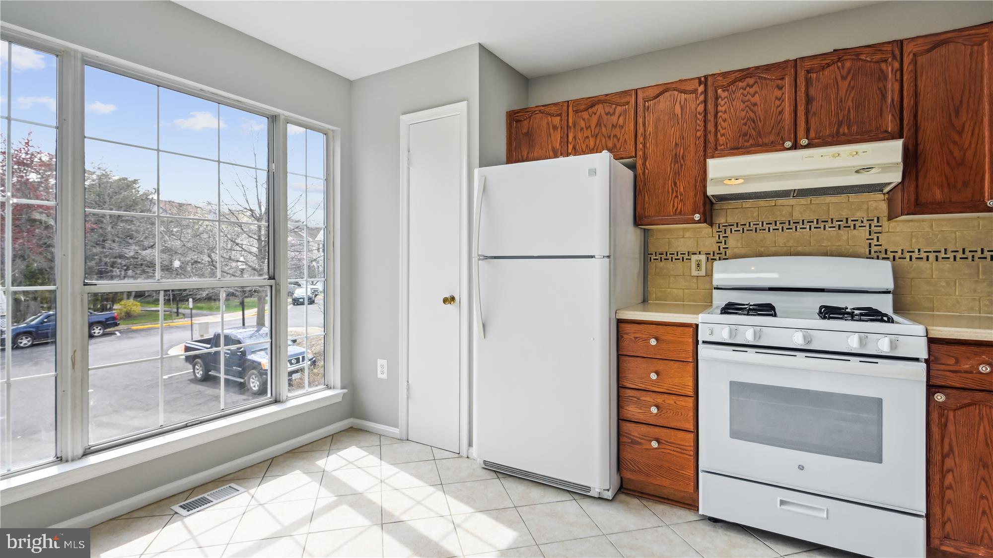 46678 Bartlet Square Sterling, VA 20164 - Photo 3 of 45 Kitchen