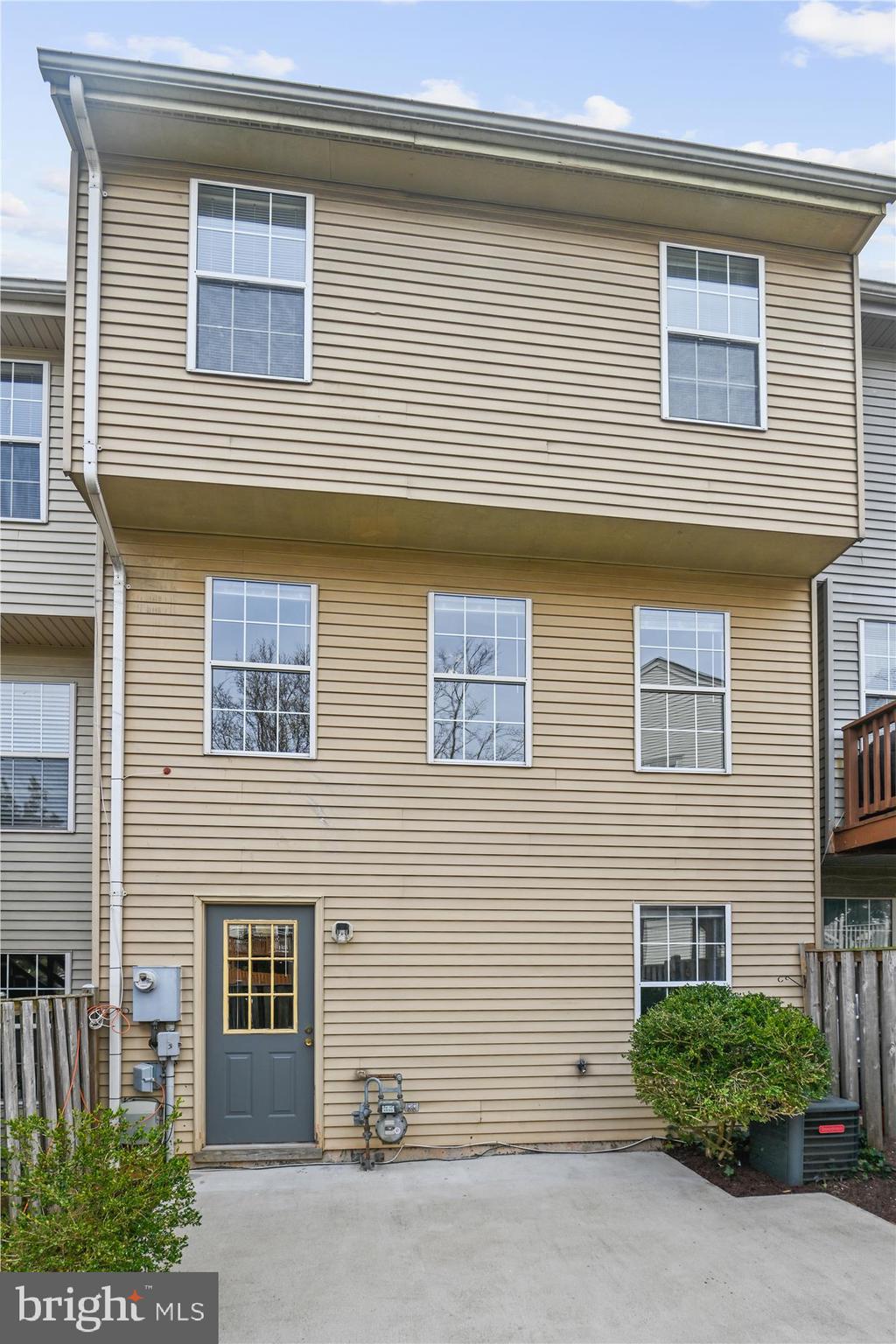 46678 Bartlet Square Sterling, VA 20164 - Photo 35 of 45 Back View