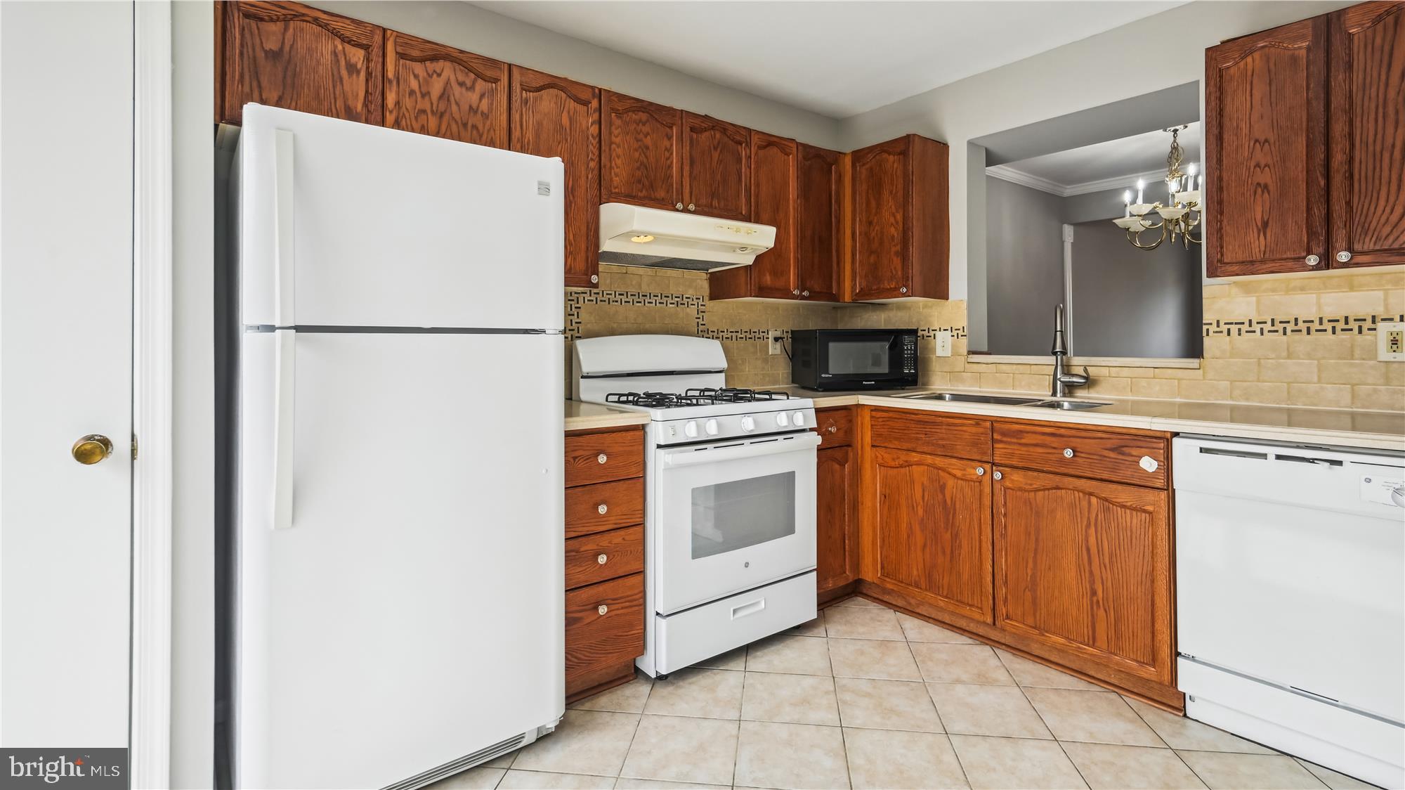 46678 Bartlet Square Sterling, VA 20164 - Photo 4 of 45 Kitchen