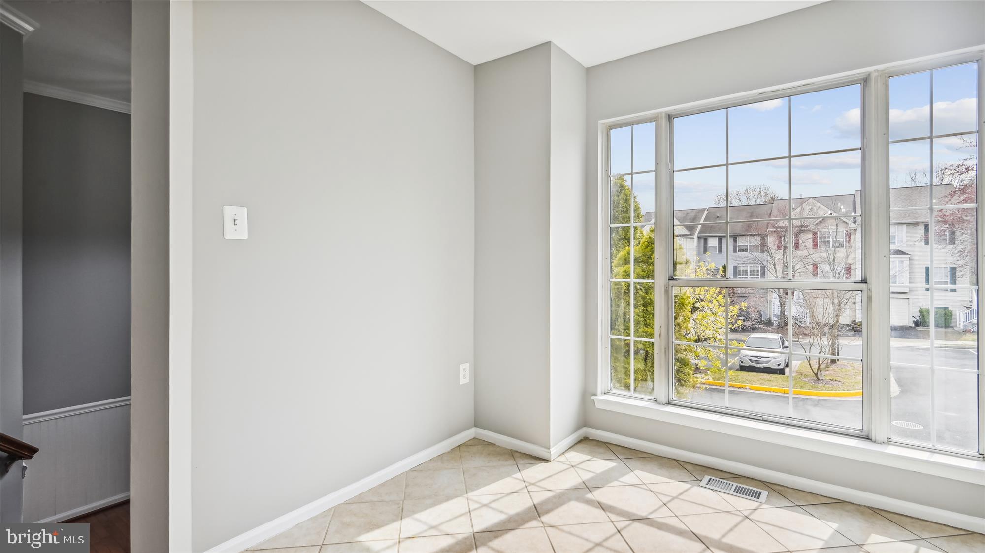 46678 Bartlet Square Sterling, VA 20164 - Photo 6 of 45 Kitchen - Eating Area