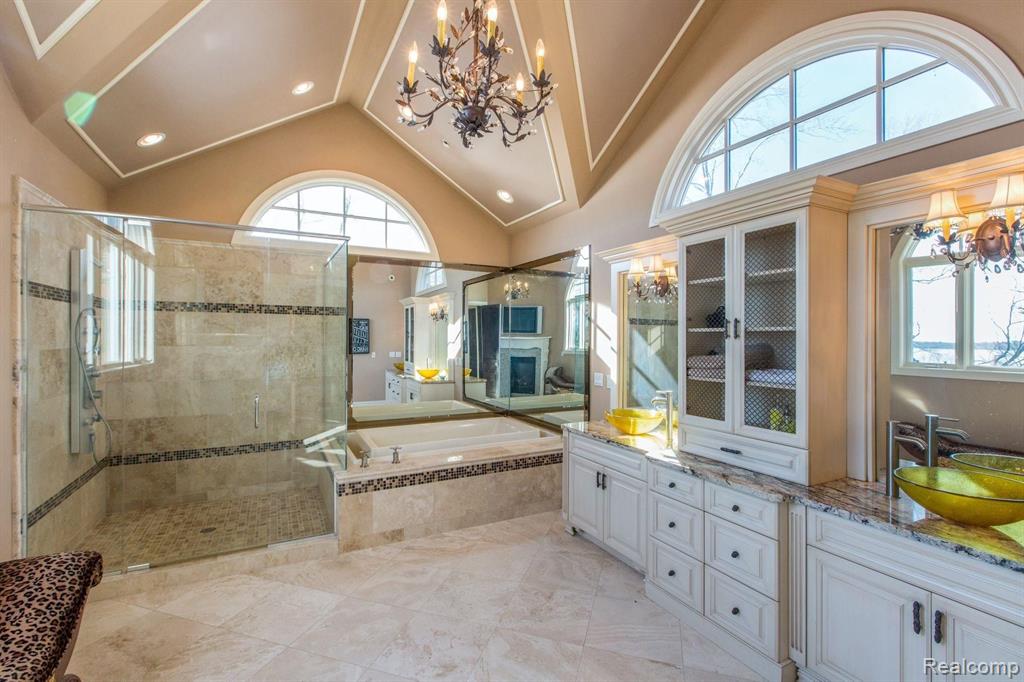 4021 Commerce Road West Bloomfield, MI 48324 - Photo 25 of 36