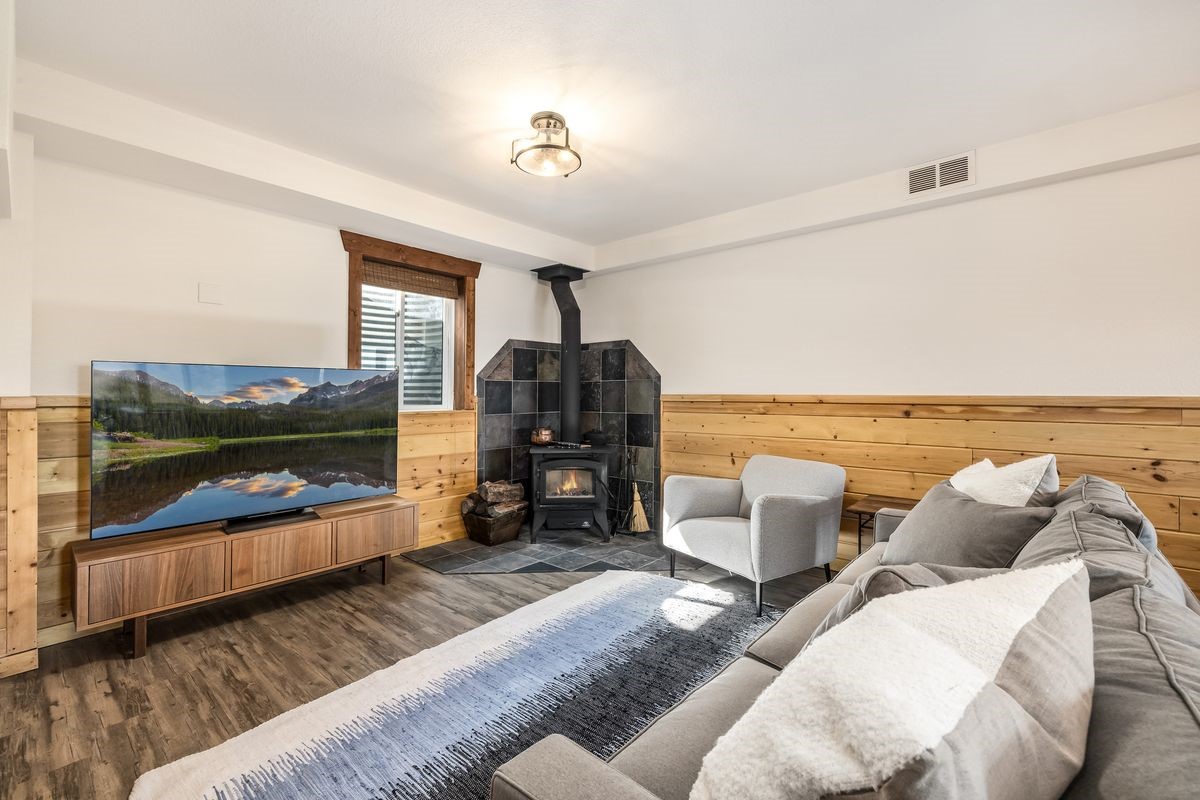 999 Bowstring Como, CO 80456 - Photo 24 of 37 a living room with furniture and a flat screen tv