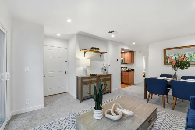 $725,000 | 831 West California Avenue, Unit V, Sunnyvale, CA 94086