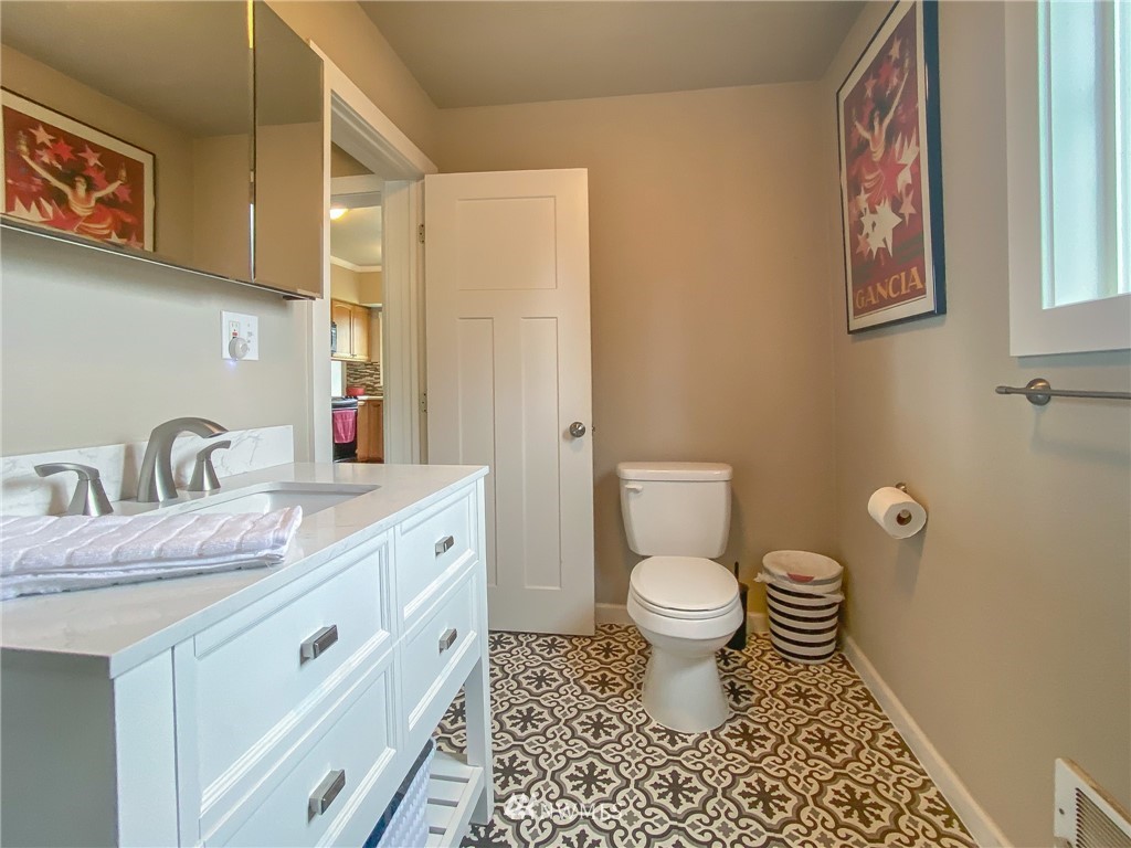 3015 Perry Avenue Bremerton, WA 98310 - Photo 15 of 28 Gallery Image 15