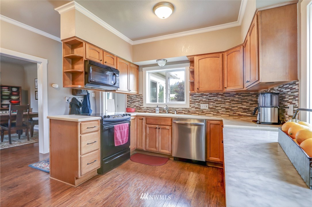 3015 Perry Avenue Bremerton, WA 98310 - Photo 9 of 28 Gallery Image 9