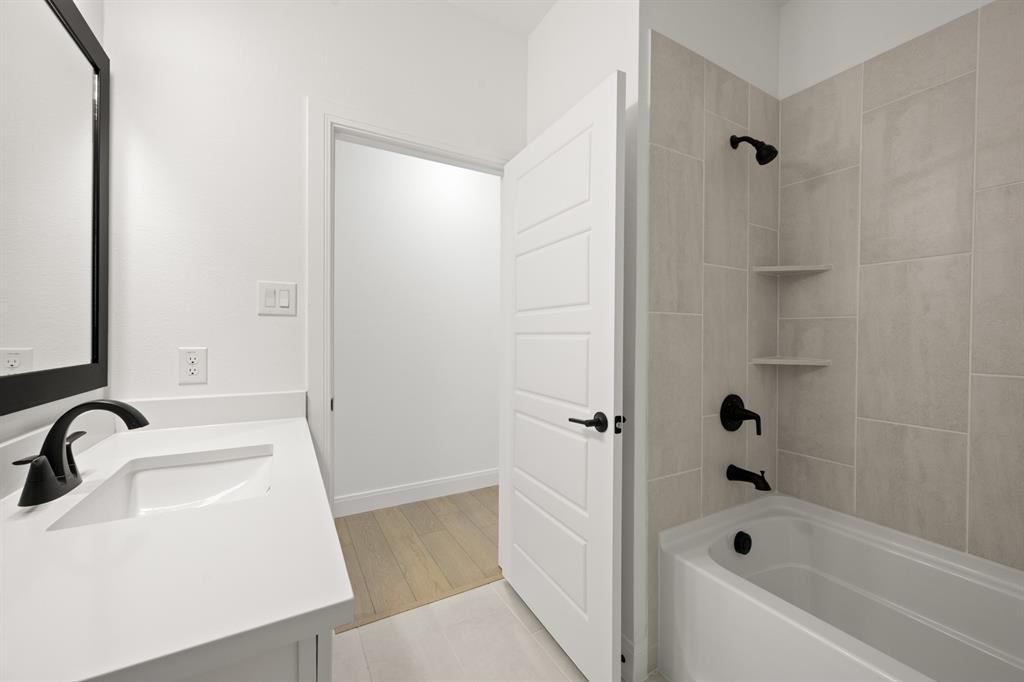 1023 Rylan Street Midlothian, TX 76065 - Photo 9 of 27 1023 Rylan- Bathroom-3
