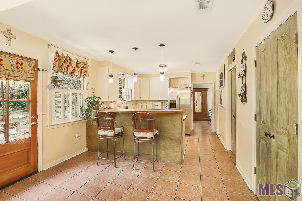 9119 Redbud Street Baton Rouge, LA 70815 - Photo 7 of 20 Sweet Kitchen!