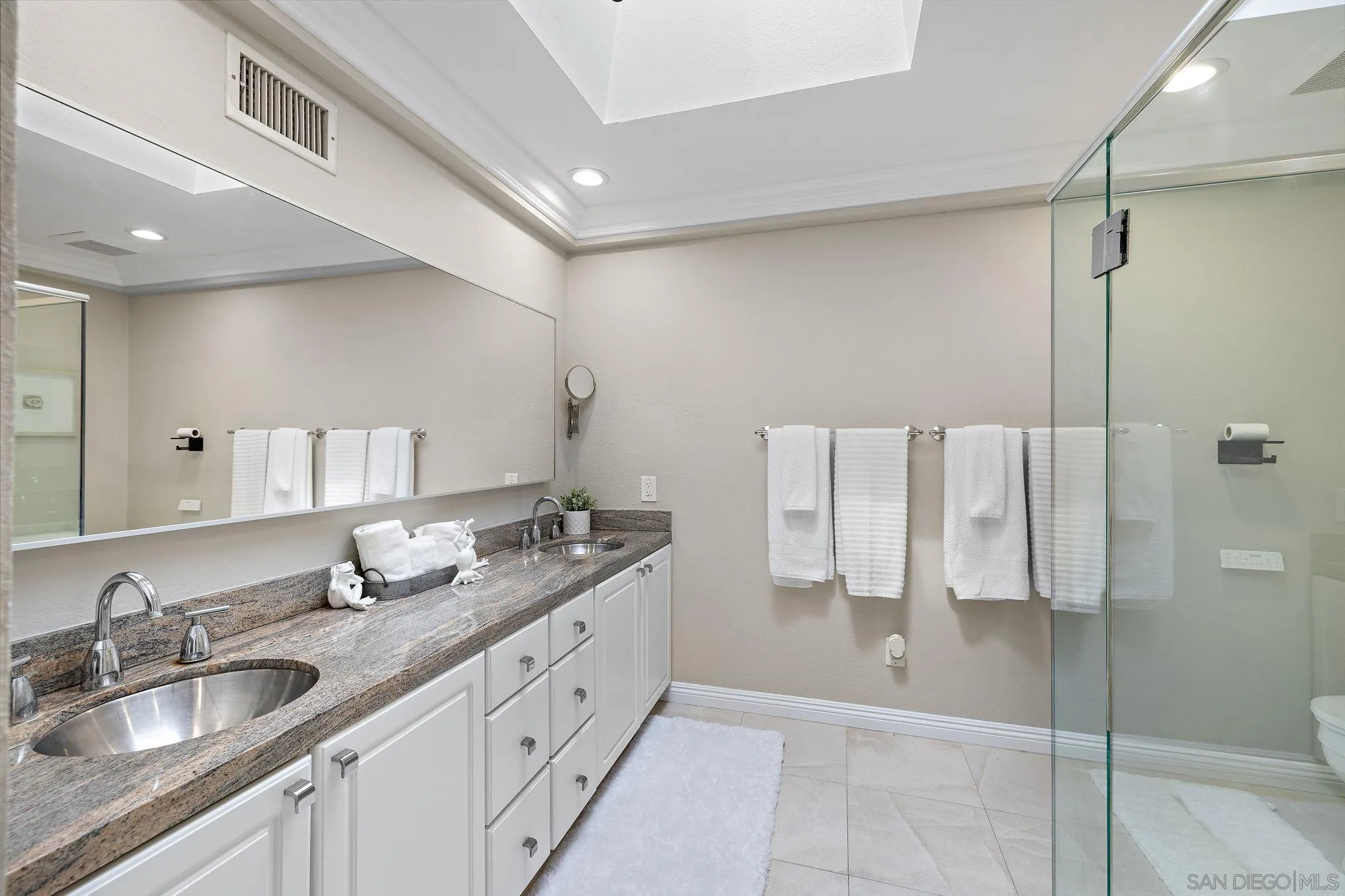 22875 Ridge Rte Lane Lake Forest, CA 92630 - Photo 23 of 54 a bathroom with double vanity and a mirror