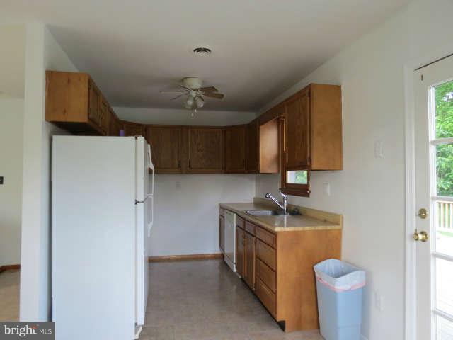 3128 Vineyard Road Falling Waters, WV 25419 - Photo 15 of 17 Kitchen