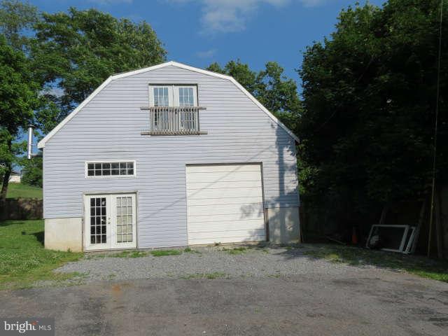 3128 Vineyard Road Falling Waters, WV 25419 - Photo 3 of 17 Garage Electric and Heat