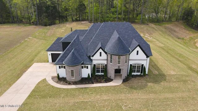 $551,000 | 26 Honey Suckle Cove, Holly Springs, MS 38635