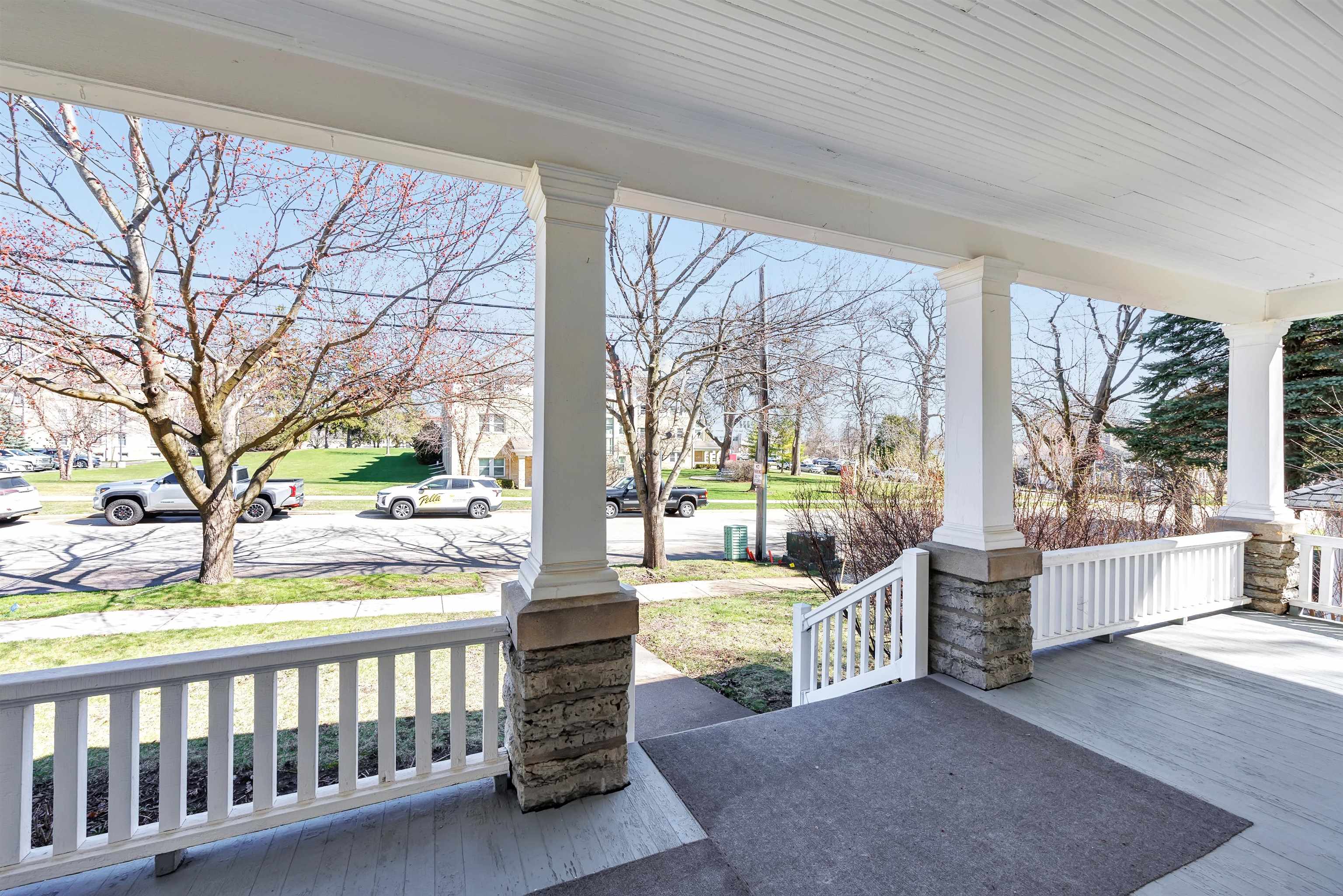 317 West Thorne Street Ripon, WI 54971 - Photo 4 of 37