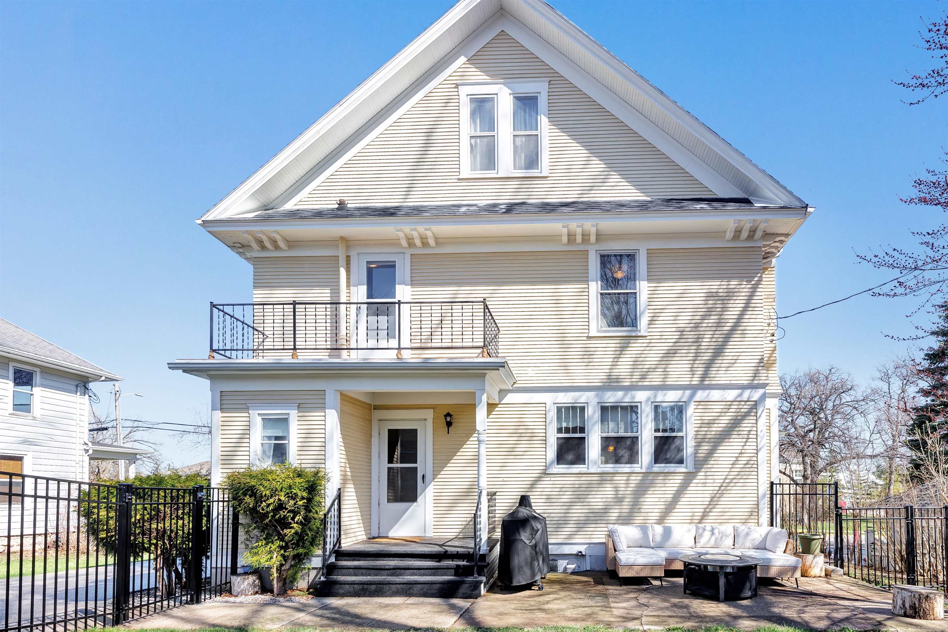 317 West Thorne Street Ripon, WI 54971 - Photo 5 of 37