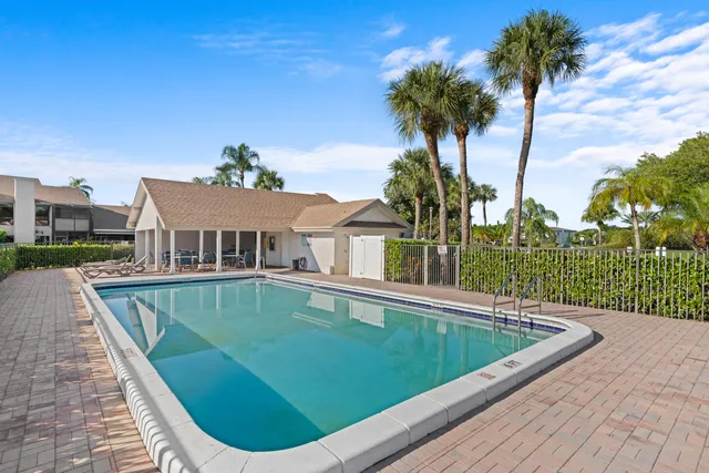 $525,000 | 6735 Canary Palm Circle, Boca Raton, FL 33433