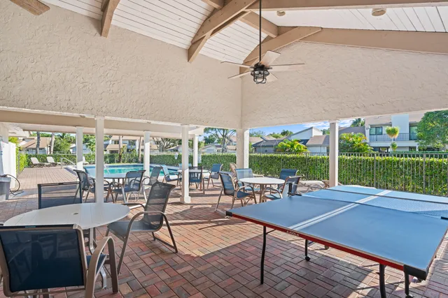 $525,000 | 6735 Canary Palm Circle, Boca Raton, FL 33433