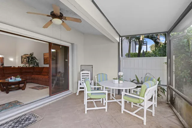 $525,000 | 6735 Canary Palm Circle, Boca Raton, FL 33433
