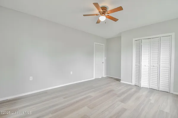 an empty room with a empty space and a ceiling fan