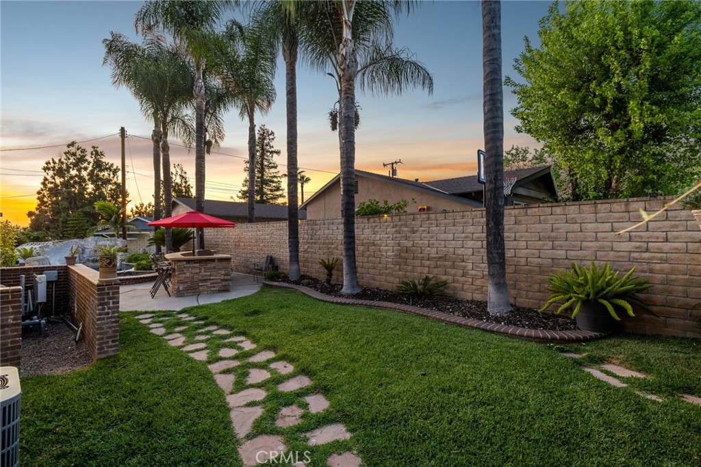222 South Wagonwheel Road Glendora, CA 91741 - Photo 64 of 70 a view of a backyard with a garden and plants