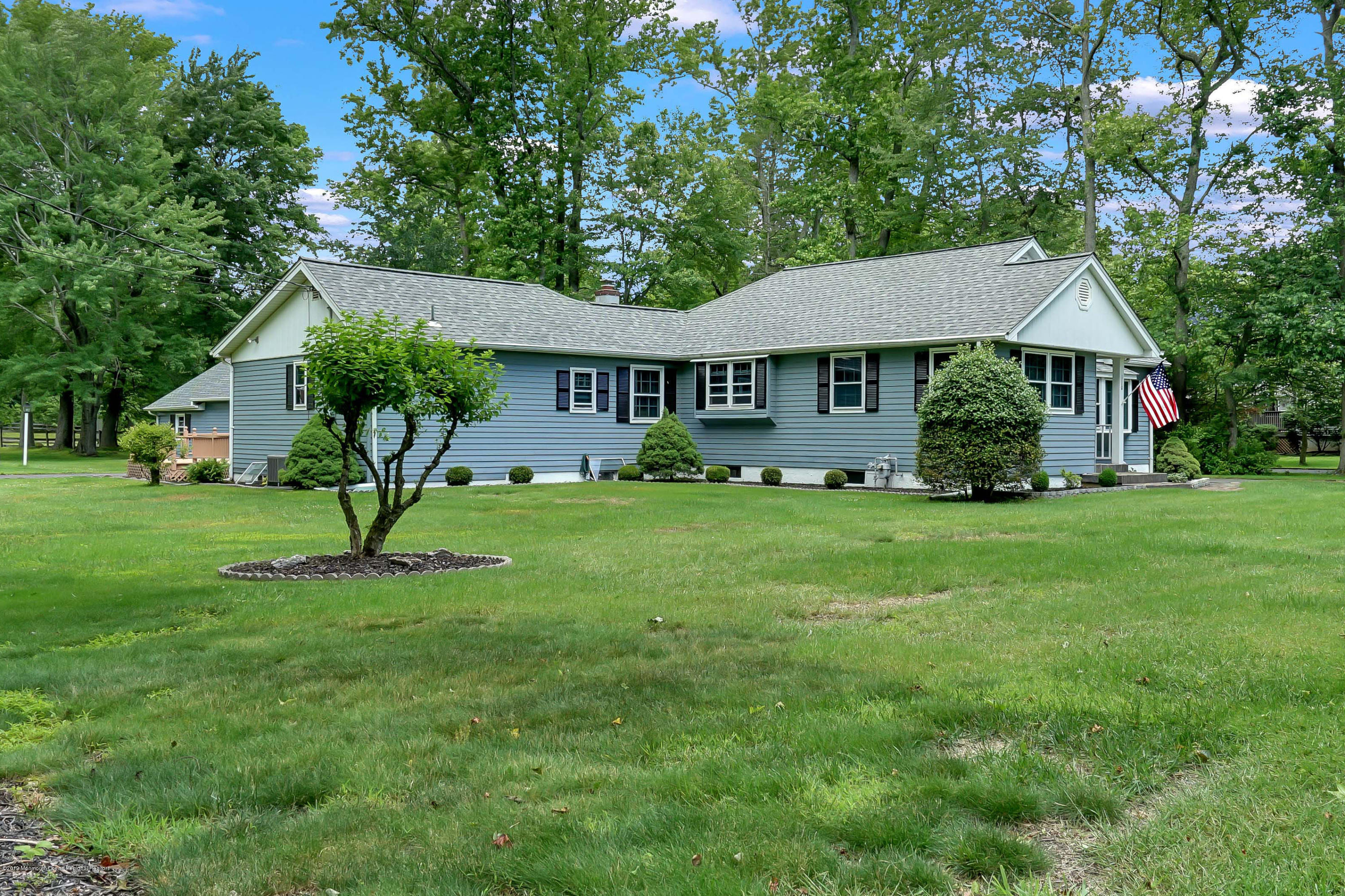 110 Peskin Road Farmingdale, NJ 07727 - Photo 4 of 52 006_dsc05171b