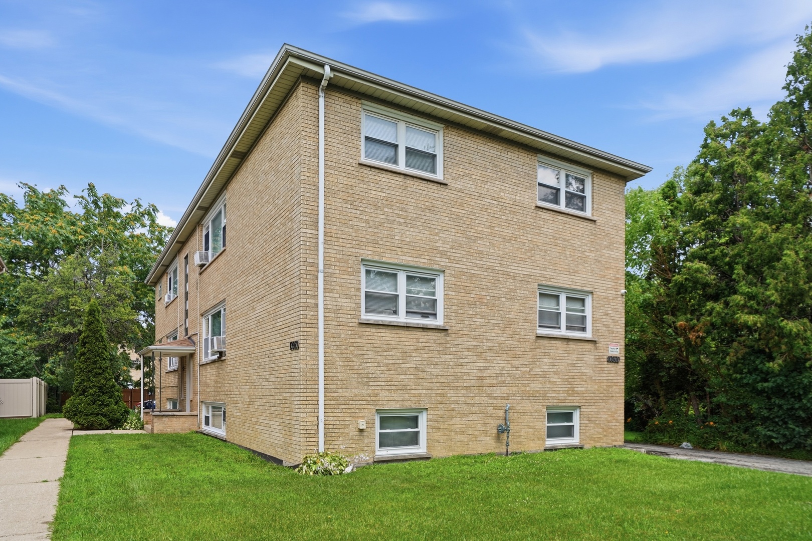 10500 Lyman Avenue Chicago Ridge, IL 60415 - Photo 1 of 44